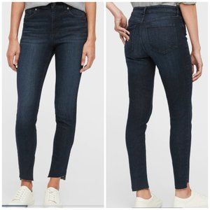 GAP DENIM RAW HEM FAVORITE JEGGING-SIZE 00/24